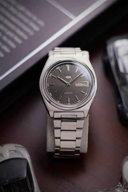 1986 Seiko 5 Black Sunray Dial - Automatic Vintage Watch (Pre Owned) - SE532