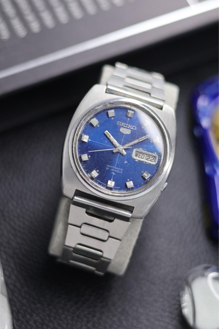 (Super Rare) 1974 Seiko 5 Blue Crosshair Dial - Automatic Vintage Watch (Pre Owned) - SE522
