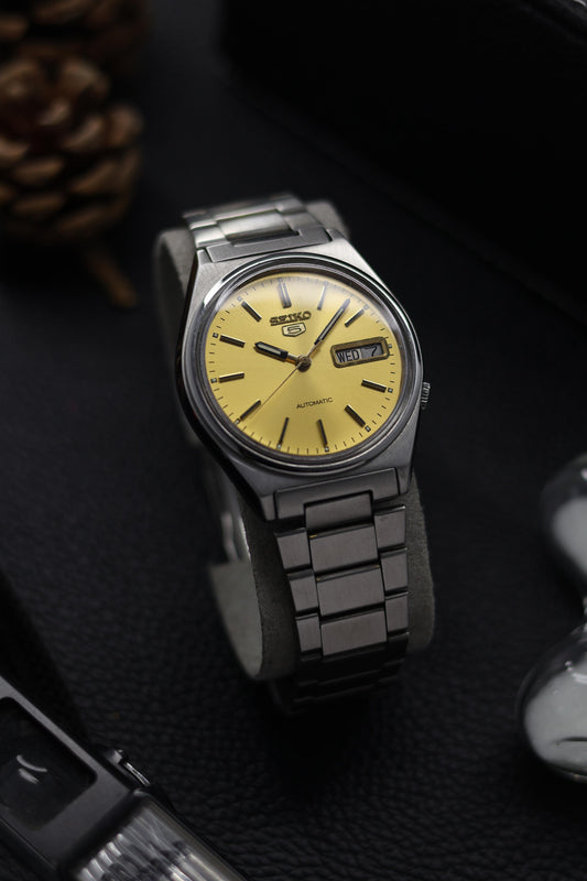 (Super Rare) 1983 Seiko 5 Champagne Sunray Dial - Automatic Vintage Watch (Pre Owned) - SE652