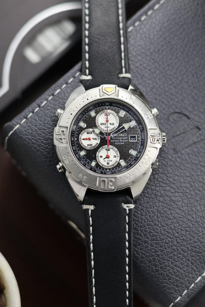 (Super Rare) Seiko Chronograph 100M Black Dial with Rotating Bezel (Pre Owned) - A331