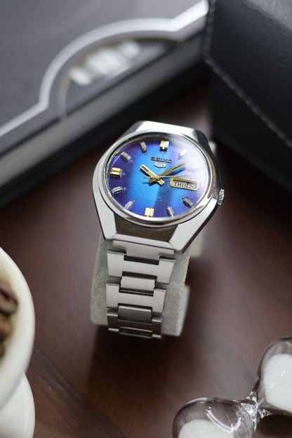 (Super Rare) 1977 Seiko 5 Blue Prism Dial - Automatic Vintage Watch (Pre Owned) - SE335