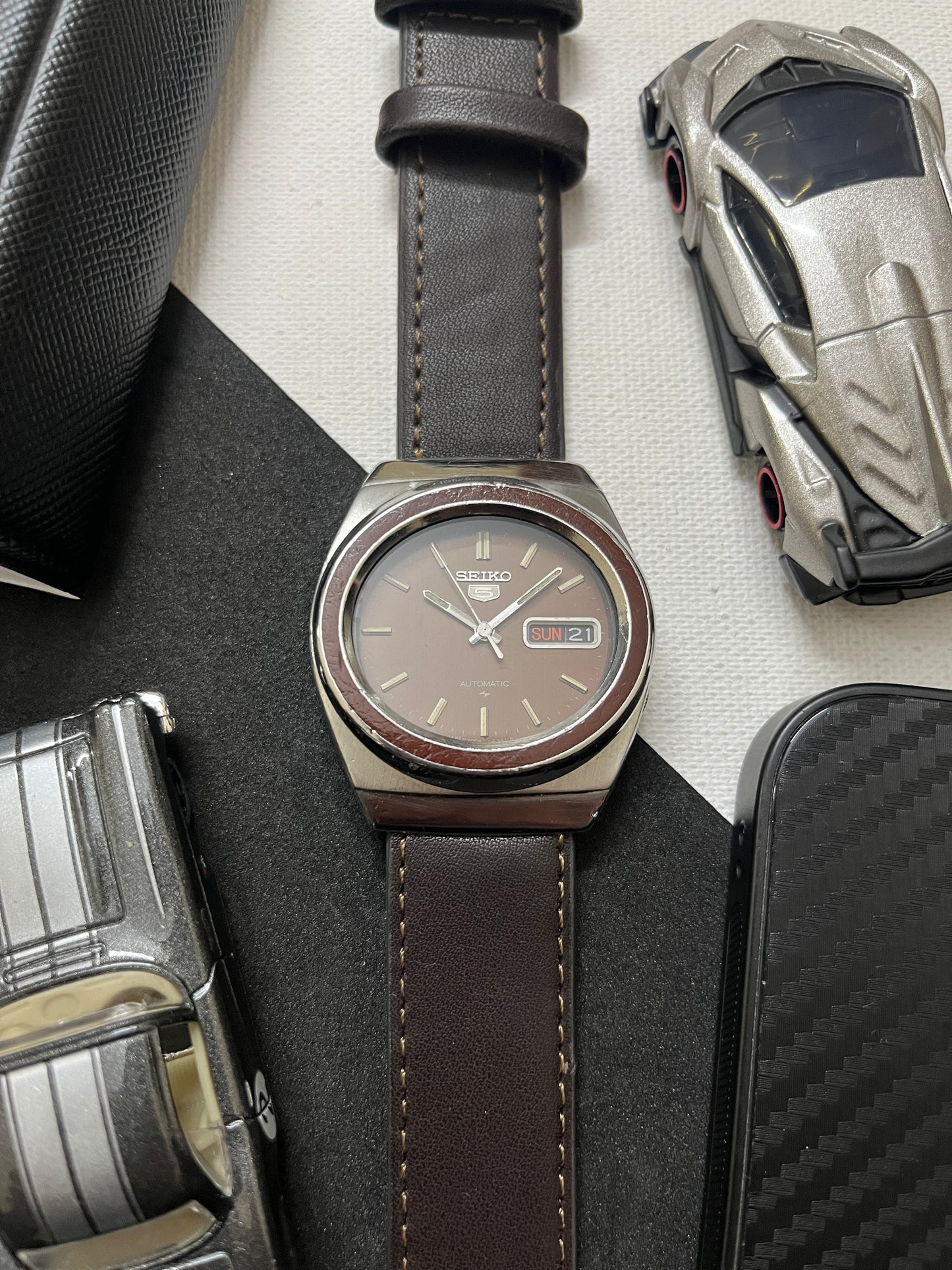 (Super Rare) Seiko 5 Maroon Oval Dial from 1980s (Pre Owned)