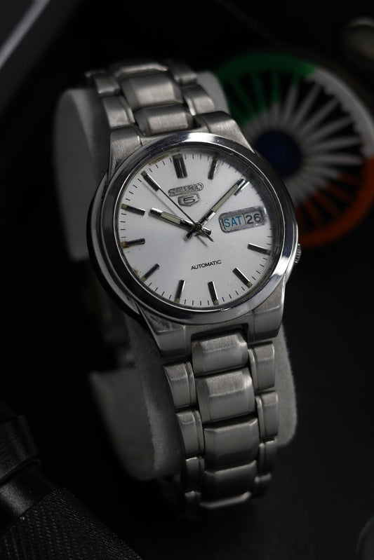 (Super Rare) Seiko 5 Silver Sunray Dial with Glass Back - Automatic Vintage Watch (Pre Owned) - SE752