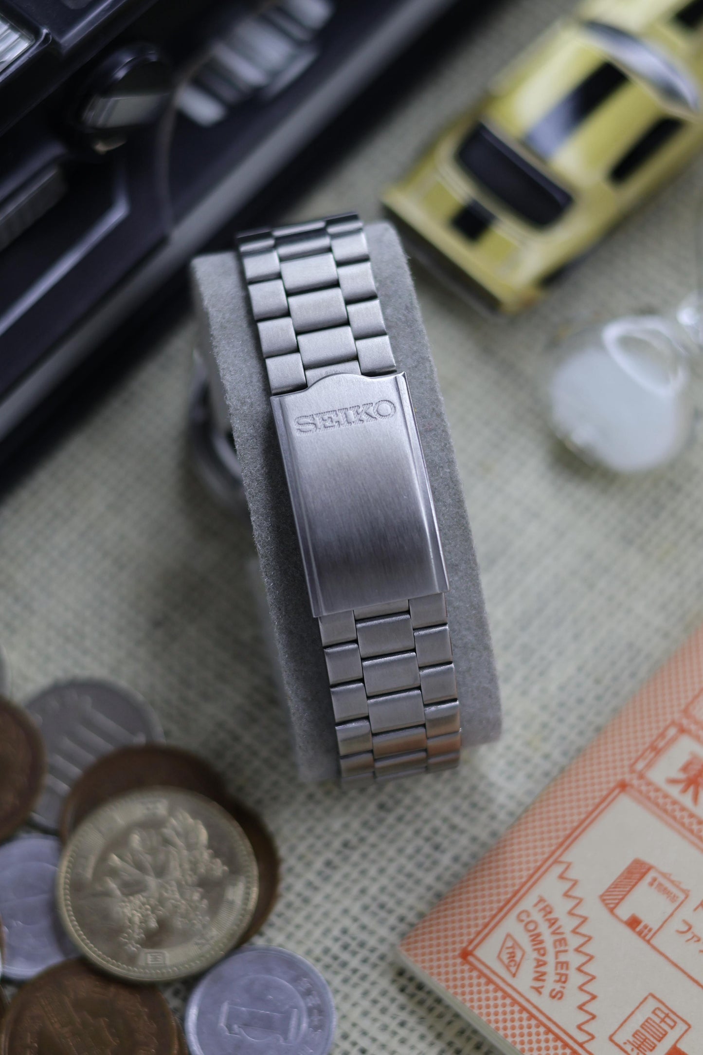 Seiko 5 SNXJ79 Silver Motif Dial with Glass Back - Automatic Vintage Watch (Pre Owned) - SE502