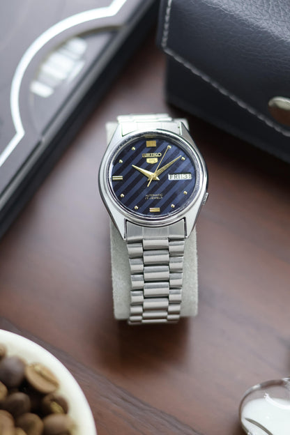 (Super Rare) 1982 Seiko 5 Blue Motif Dial - Automatic Vintage Watch (Pre Owned) - SE462