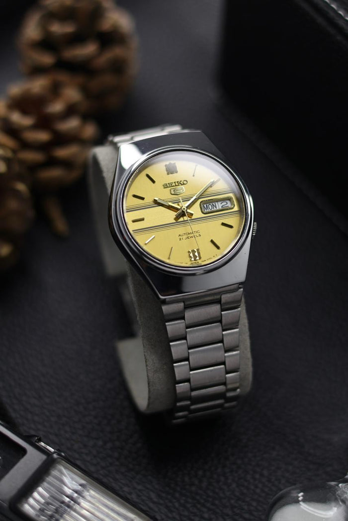 (Super Rare) Seiko 5 Yellow Motif Dial with Glass Back - Automatic Vintage Watch (Pre Owned) - SE621