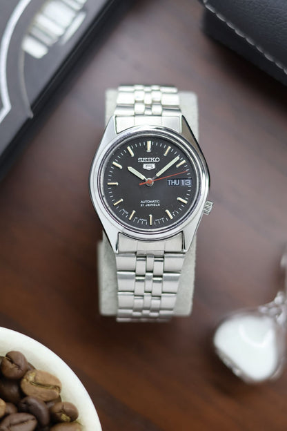 1999 Seiko 5 Black Dial - Automatic Vintage Watch (Pre Owned) - SE443
