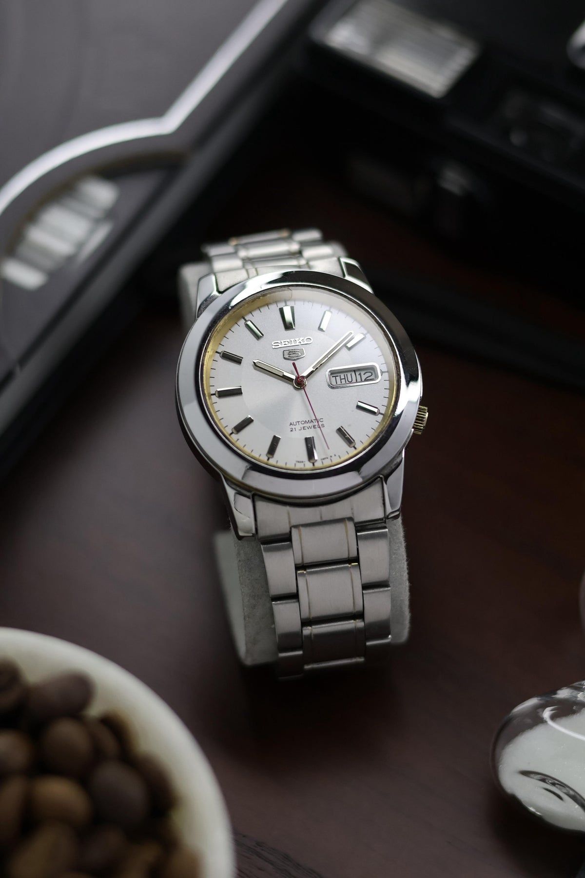 Seiko 5 White Dial with Glass Back - Automatic Vintage Watch (Pre Owned) - A245