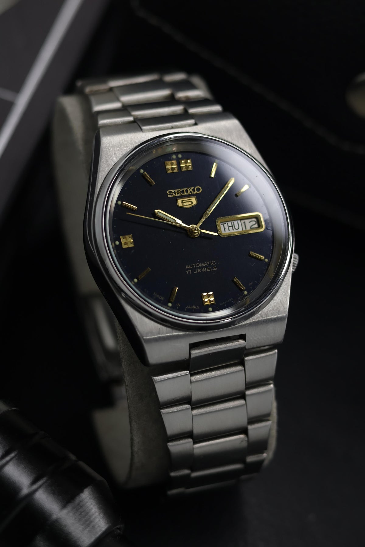 (Super Rare) 1982 Seiko 5 Navy Blue Dial - Automatic Vintage Watch (Pre Owned) - SE737