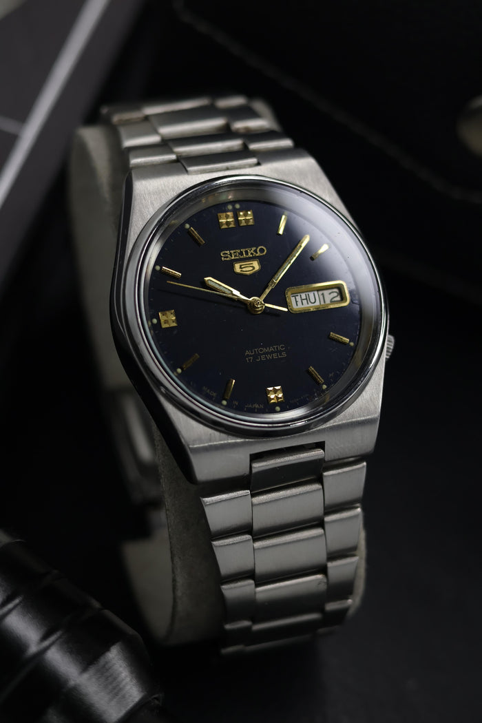 (Super Rare) 1982 Seiko 5 Navy Blue Dial - Automatic Vintage Watch (Pre Owned) - SE737