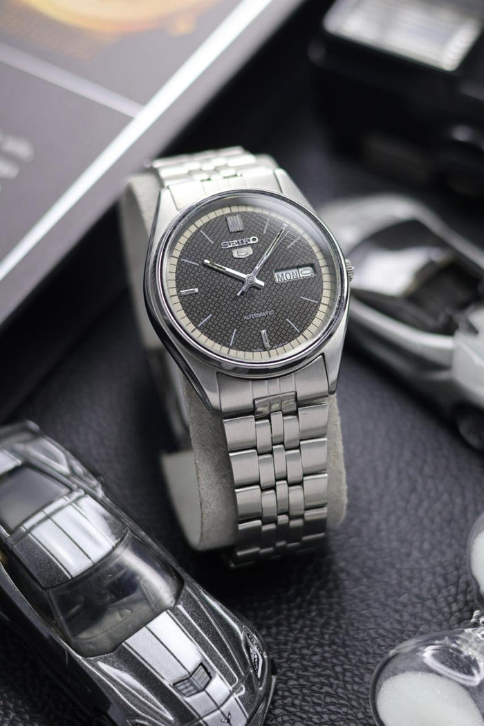 (Super Rare) 1983 Seiko 5 Black/Grey Textured Dial - Automatic Vintage Watch (Pre Owned) - SE518