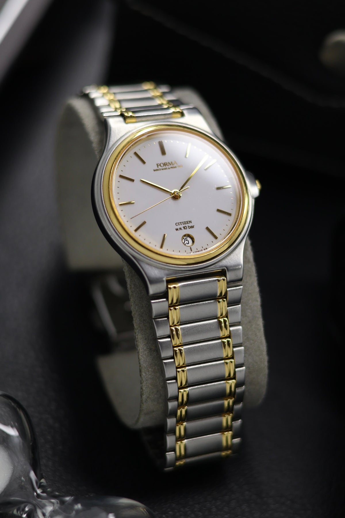 (JDM - Extremely Rare) Citizen FORMA Two-Tone White Dial - Quartz Vintage Watch (Pre Owned) - SE584