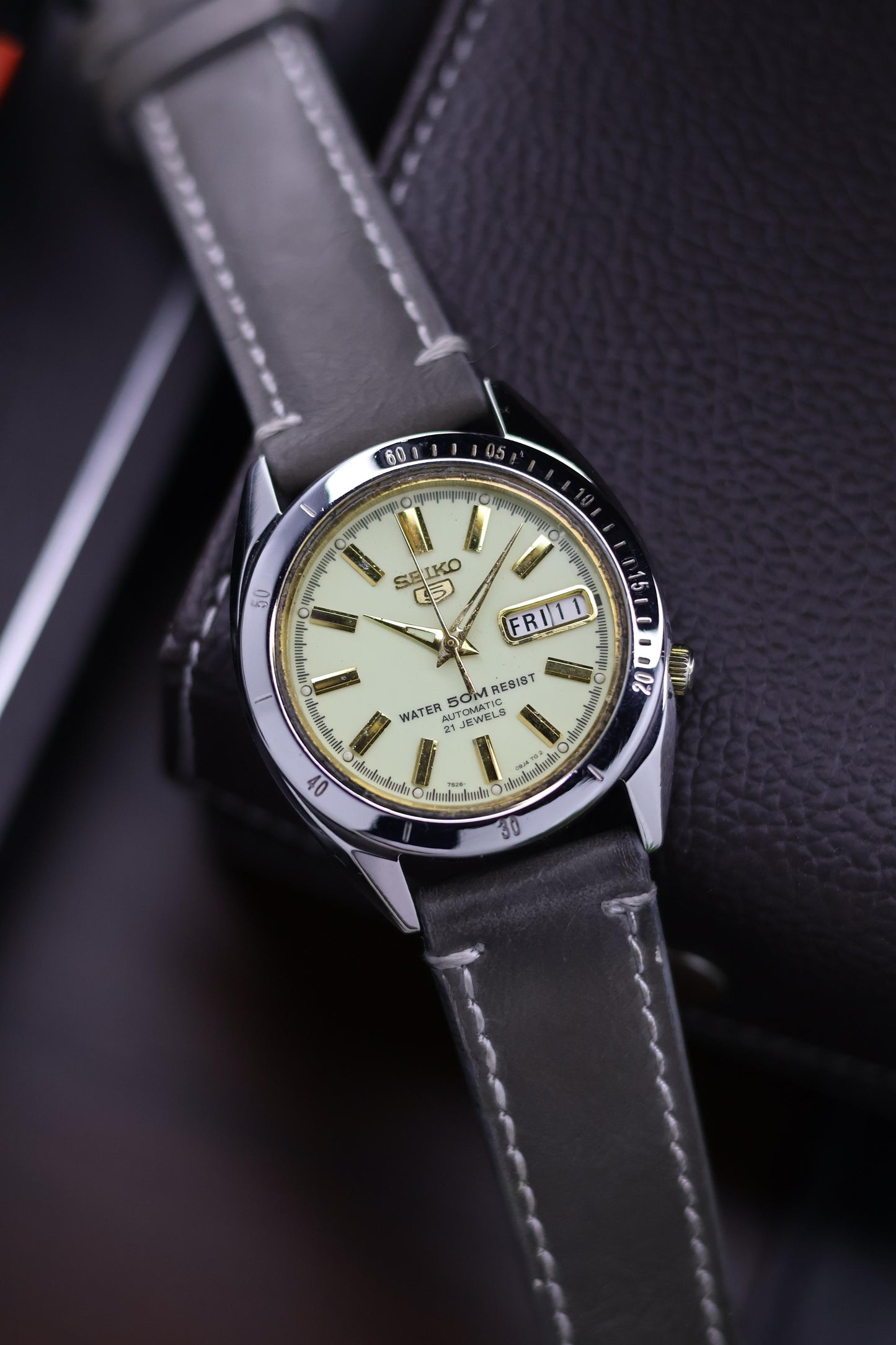 (Super Rare) Seiko 5 Lume Dial with Fixed Dive Bezel and Glass Back - Automatic Vintage Watch (Pre Owned)