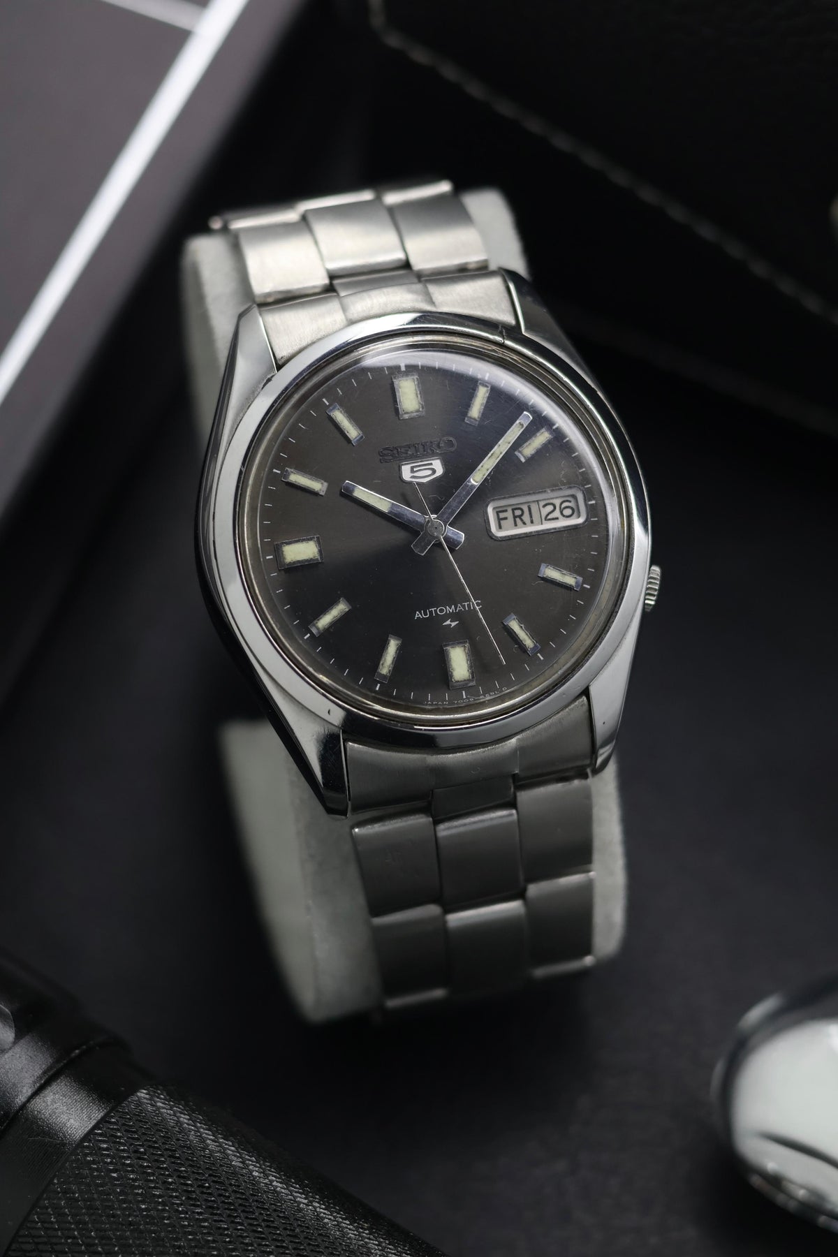 (Super Rare) 1981 Seiko 5 Grey Sunray Dial - Automatic Vintage Watch (Pre Owned) - SE836