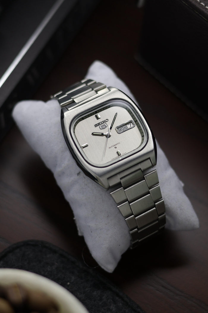(Super Rare) 1979 Seiko 5 - Silver TV Dial - Automatic Vintage Watch (Pre Owned)