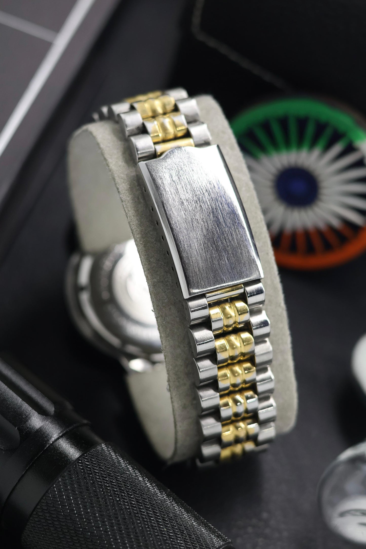 (Super Rare) TRESSA Laser Beam ‘Dynamic’ Two Tone Silver Dial - Swiss Hand-Winding Vintage Watch (Pre Owned) - SE726