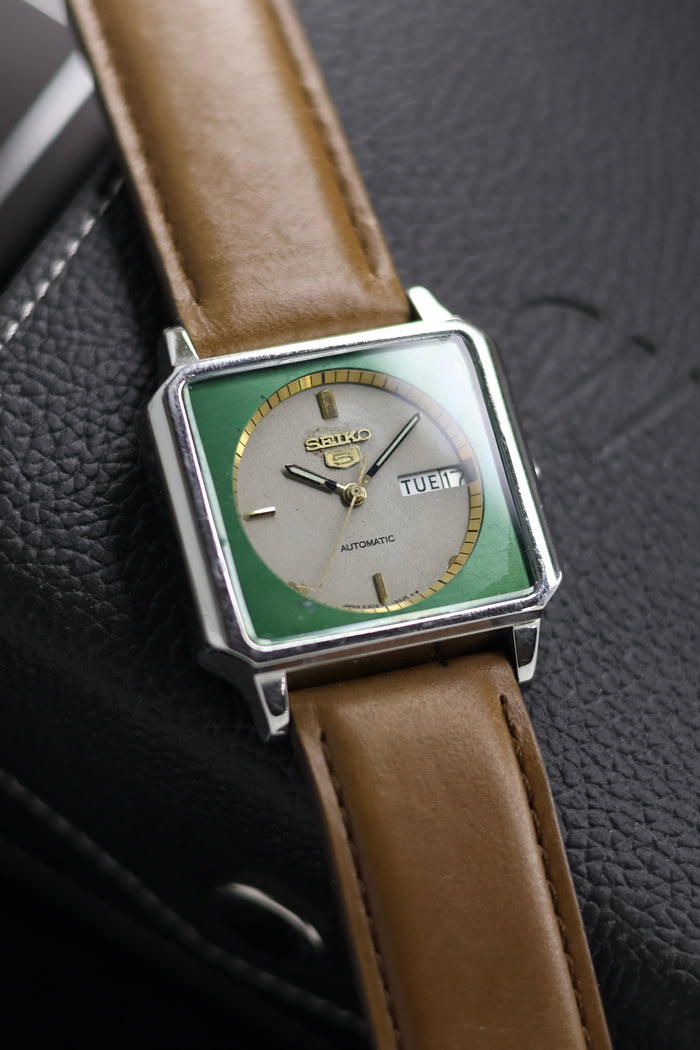 (Super Rare) 1981 Seiko 5 Grey/Green TV Dial - Automatic Vintage Watch (Pre Owned) - SE549