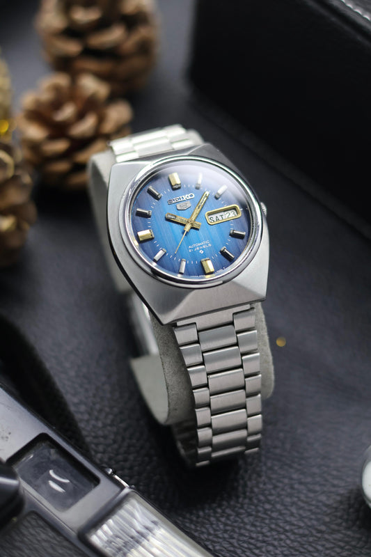 (Extremely Rare) 1977 Seiko 5 Blue Prism Dial - Automatic Vintage Watch (Pre Owned) - SE610