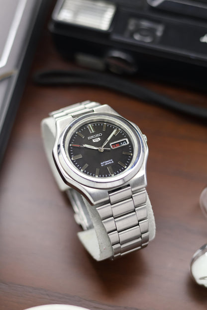 (Super Rare) Seiko 5 ‘Seikonaut’ Black Dial with Glass Back- Automatic Vintage Watch (Pre Owned) - A226