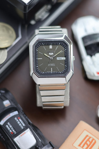 (Super Rare) 1980 Seiko 5 Grey TV Dial - Automatic Vintage Watch (Pre Owned) - SE510