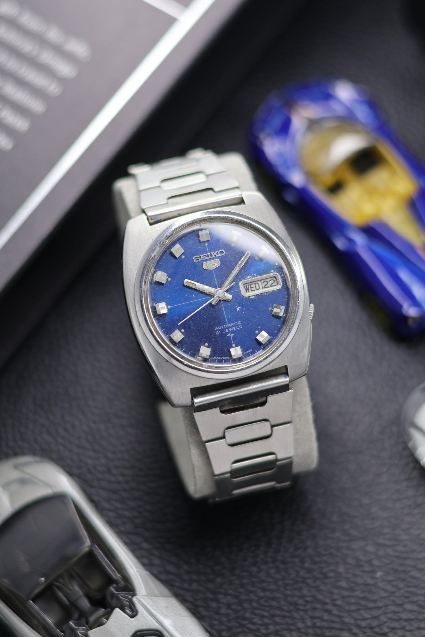 (Super Rare) 1974 Seiko 5 Blue Crosshair Dial - Automatic Vintage Watch (Pre Owned) - SE522