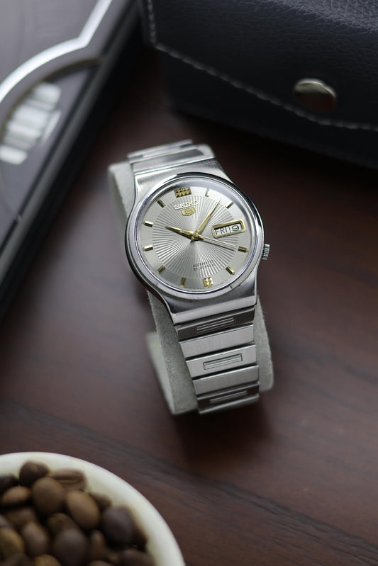 1985 Seiko 5 Silver Sunray Dial - Automatic Vintage Watch (Pre Owned) - A386
