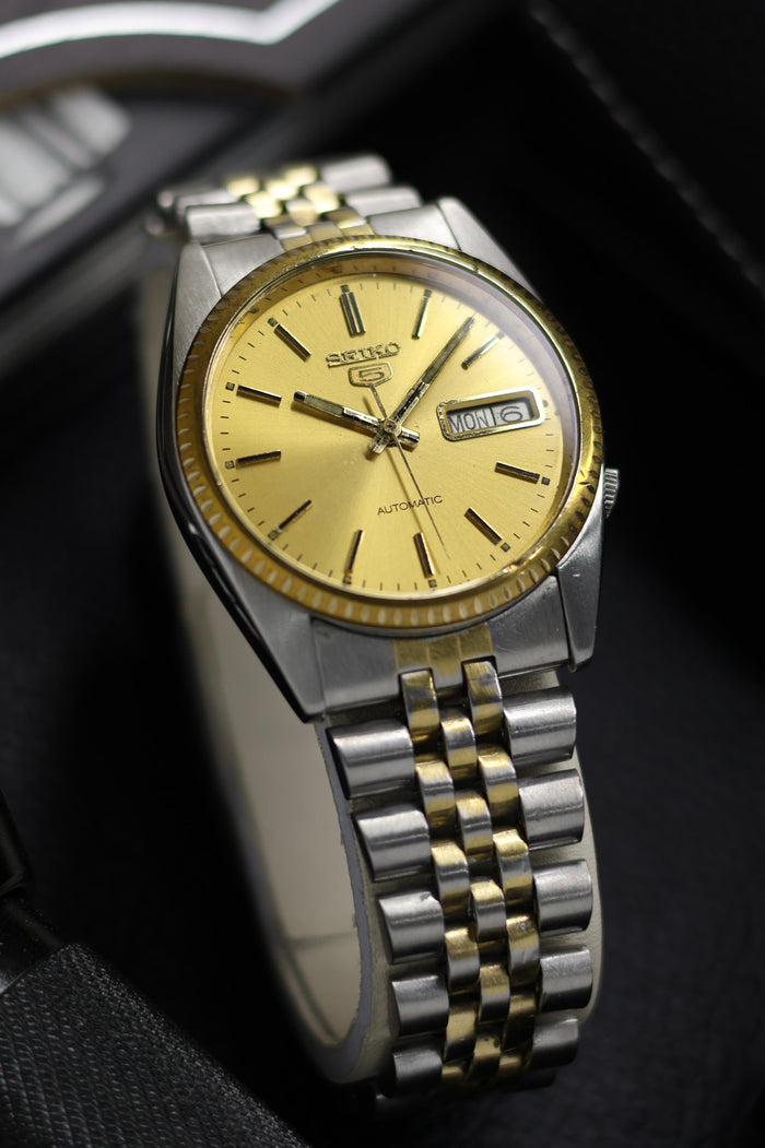 (Super Rare) 1992 Seiko 5 Gold Sunray Dial with Fluted Bezel & Two Tone Jubilee Bracelet - Automatic Vintage Watch (Pre Owned) - SE660