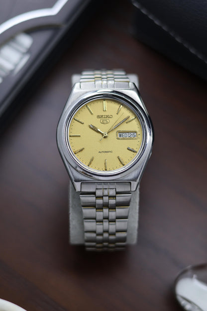 (Super Rare) 1981 Seiko 5 Yellow Textured Dial - Automatic Vintage Watch (Pre Owned) - A333