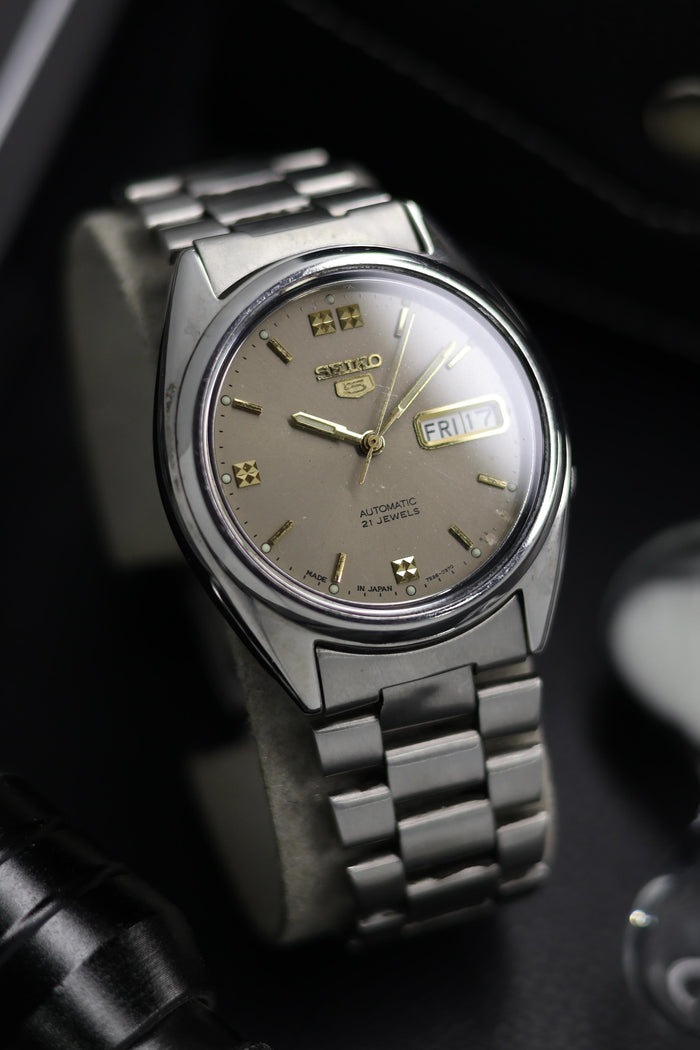 (Super Rare) 1996 Seiko 5 Grey Sunray Dial - Automatic Vintage Watch (Pre Owned) - SE565