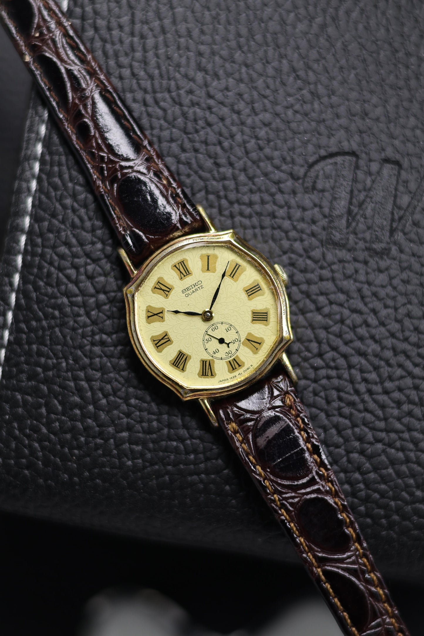 (JDM - ULTRA RARE) 1981 Seiko Ladies Gold Plated Embossed Dial with Small Seconds - Quartz Vintage Watch (Pre Owned) - SE400