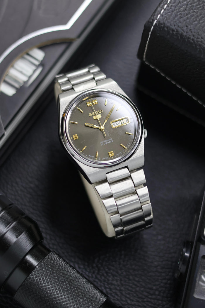 (Super Rare) 1990 Seiko 5 Sunray Dial - Automatic Vintage Watch (Pre Owned) - SE579
