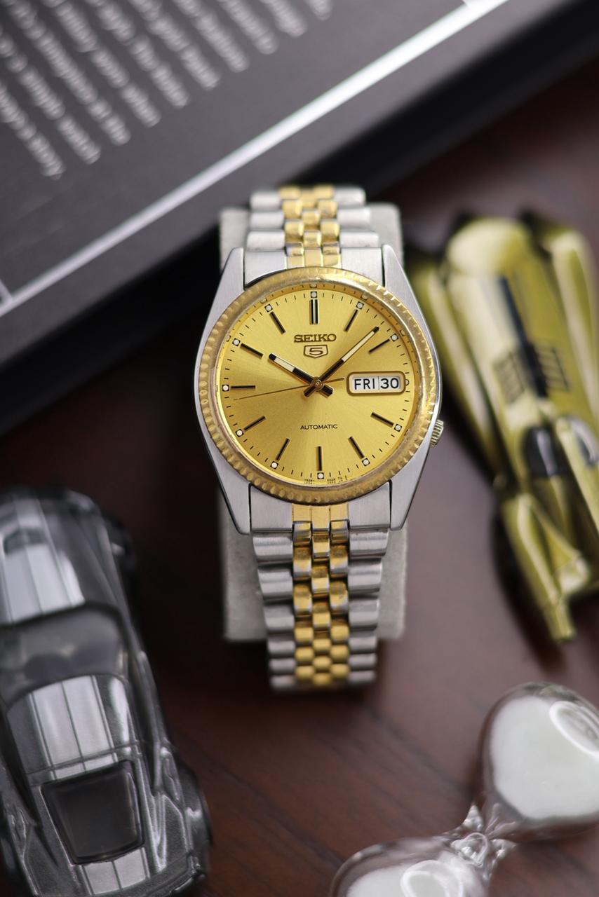 (Super Rare) Seiko 5 SNXJ92 Gold Dial with Fluted Bezel, Two Tone Jubilee Bracelet & Glass Back - Automatic Vintage Watch (Pre Owned) - SE421