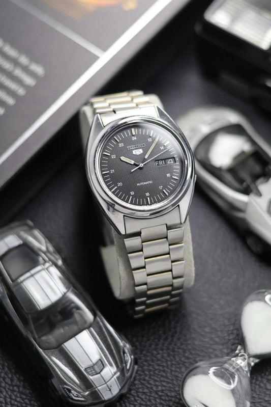 (Super Rare) 1983 Seiko 5 Black Textured Dial - Automatic Vintage Watch (Pre Owned) - SE512