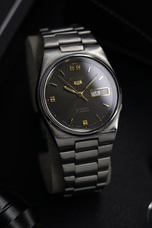 (Super Rare) 1983 Seiko 5 Grey Dial - Automatic Vintage Watch (Pre Owned) - SE722
