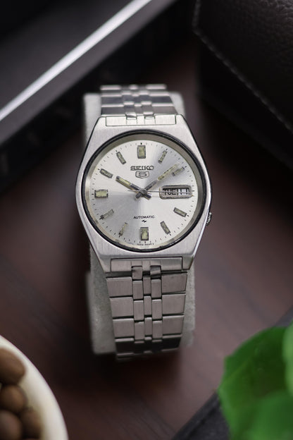 1986 Seiko 5 Silver Dial - Automatic Vintage Watch (Pre Owned) - A119