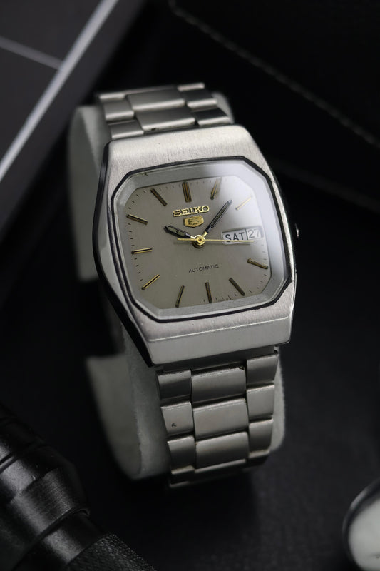 (Super Rare) 1983 Seiko 5 Grey TV Dial - Automatic Vintage Watch (Pre Owned) - SE686