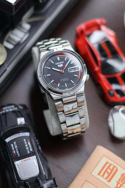 (Super Rare) Seiko 5 Black Racing Dial with Glass Back - Automatic Vintage Watch (Pre Owned) - SE530