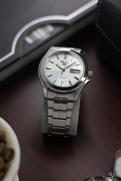 Seiko 5 Silver Dial with Glass Back - Automatic Vintage Watch (Pre Owned) - A411