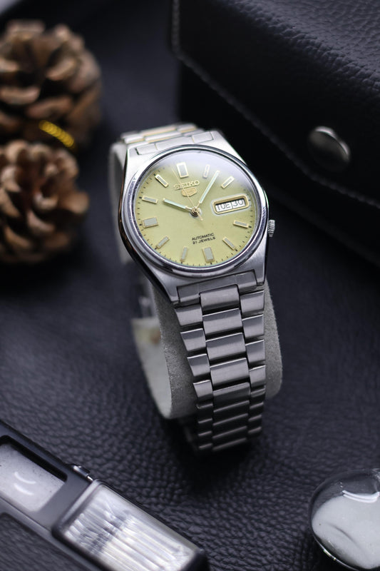 (Super Rare) 1985 Seiko 5 Lume Dial - Automatic Vintage Watch (Pre Owned) - SE552