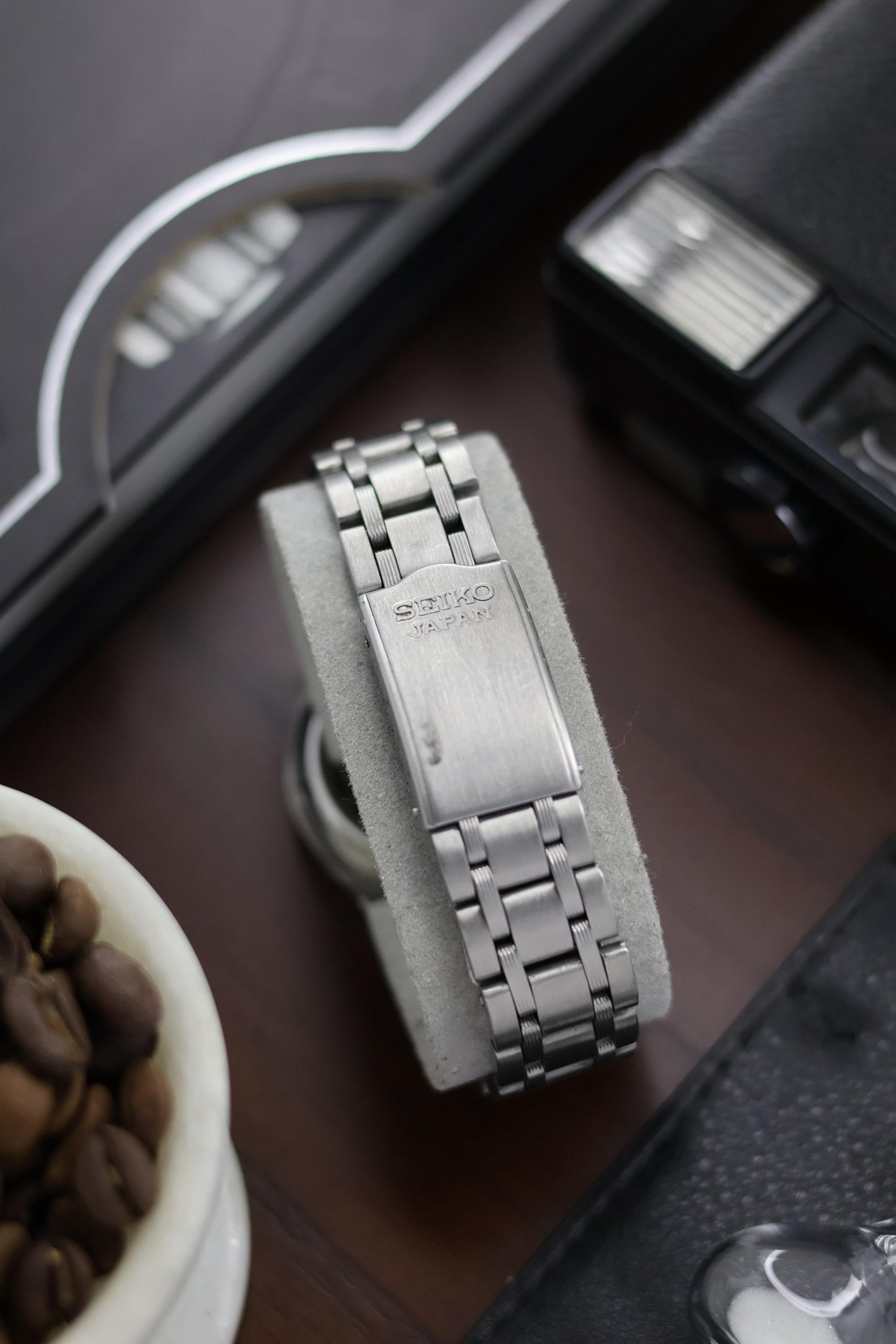 (Super Rare) Seiko 5 Black Carbon Fibre Texture Dial with Glass Back - Automatic Vintage Watch (Pre Owned) - A163