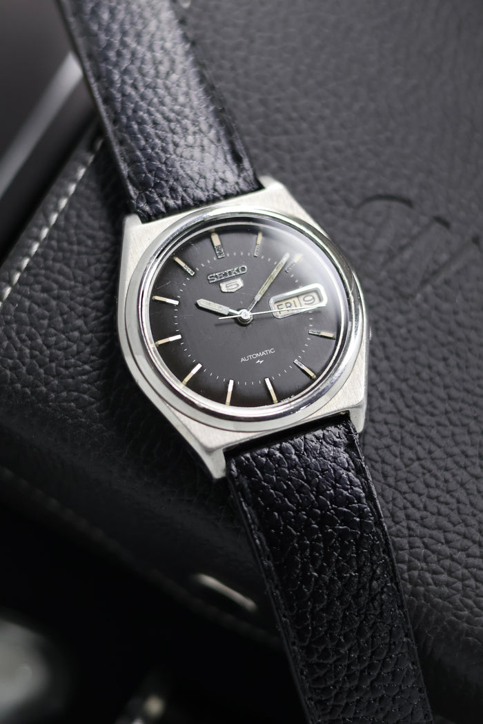 (Super Rare) 1983 Seiko 5 Black Dial - Automatic Vintage Watch (Pre Owned) - SE670