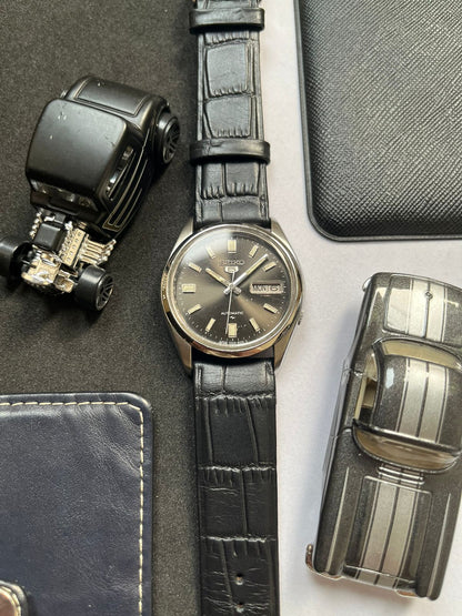 Seiko 5 Black/Grey Sunburst Dial (Pre Owned)