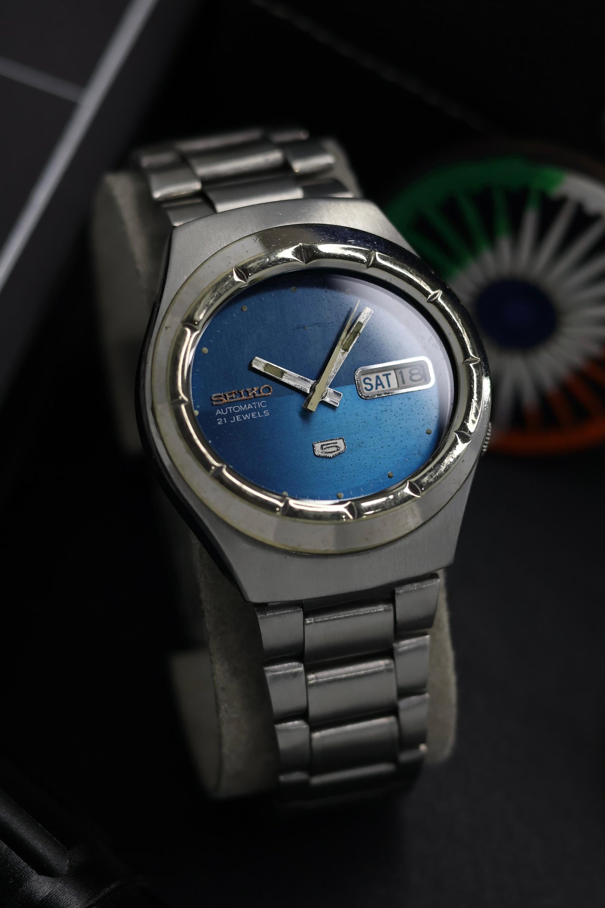 (Extremely Rare) 1975 Seiko 5 Blue Dial with Oval Case - Automatic Vintage Watch (Pre Owned) - SE744