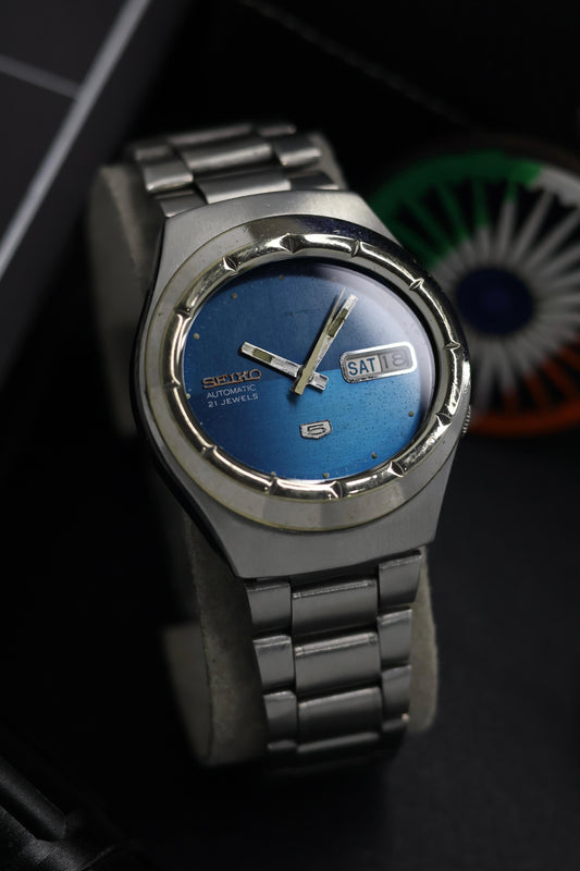 (Extremely Rare) 1975 Seiko 5 Blue Dial with Oval Case - Automatic Vintage Watch (Pre Owned) - SE744
