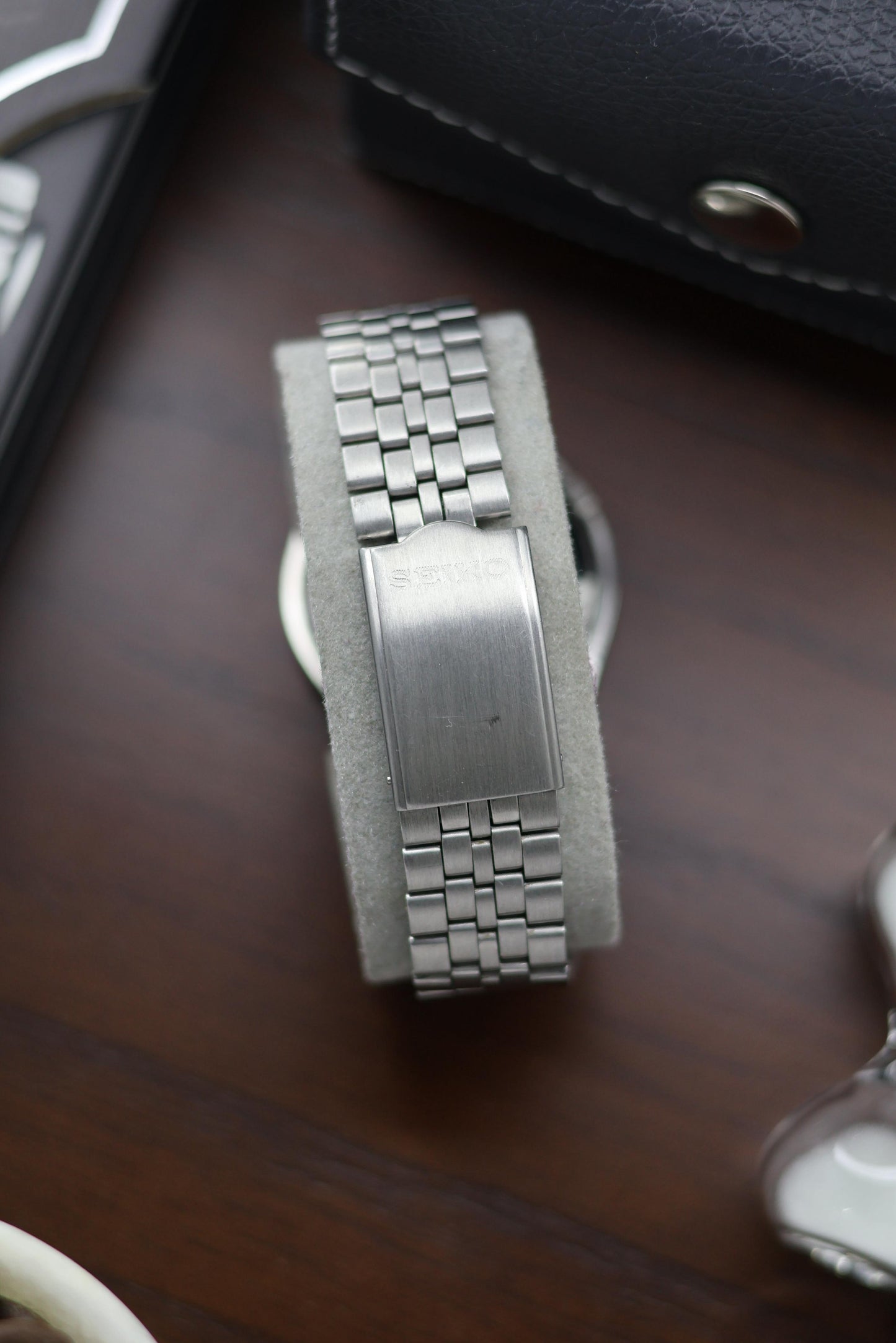 1996 Seiko 5 Dark Grey Motif Dial - Automatic Vintage Watch (Pre Owned) - A334