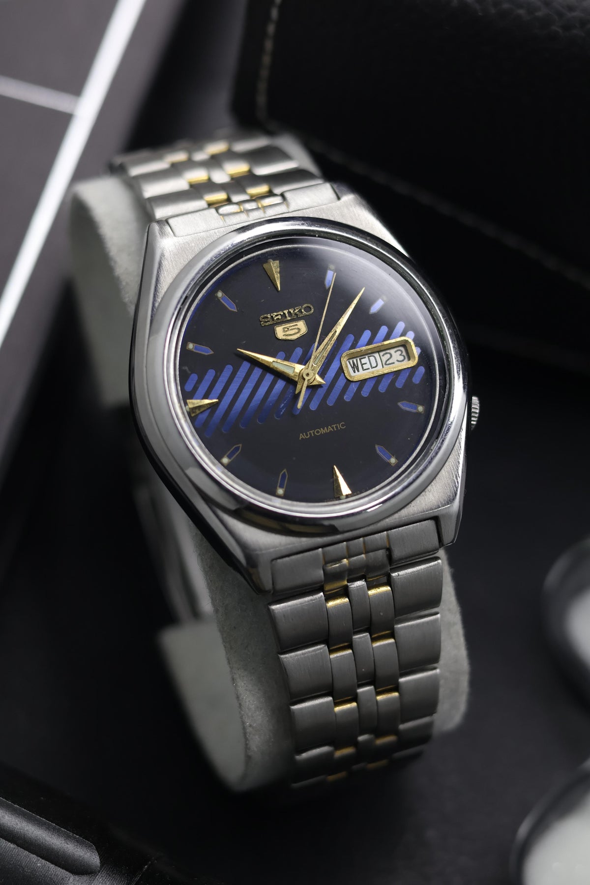 (Super Rare) 1981 Seiko 5 Blue Motif Dial - Automatic Vintage Watch (Pre Owned) - SE820