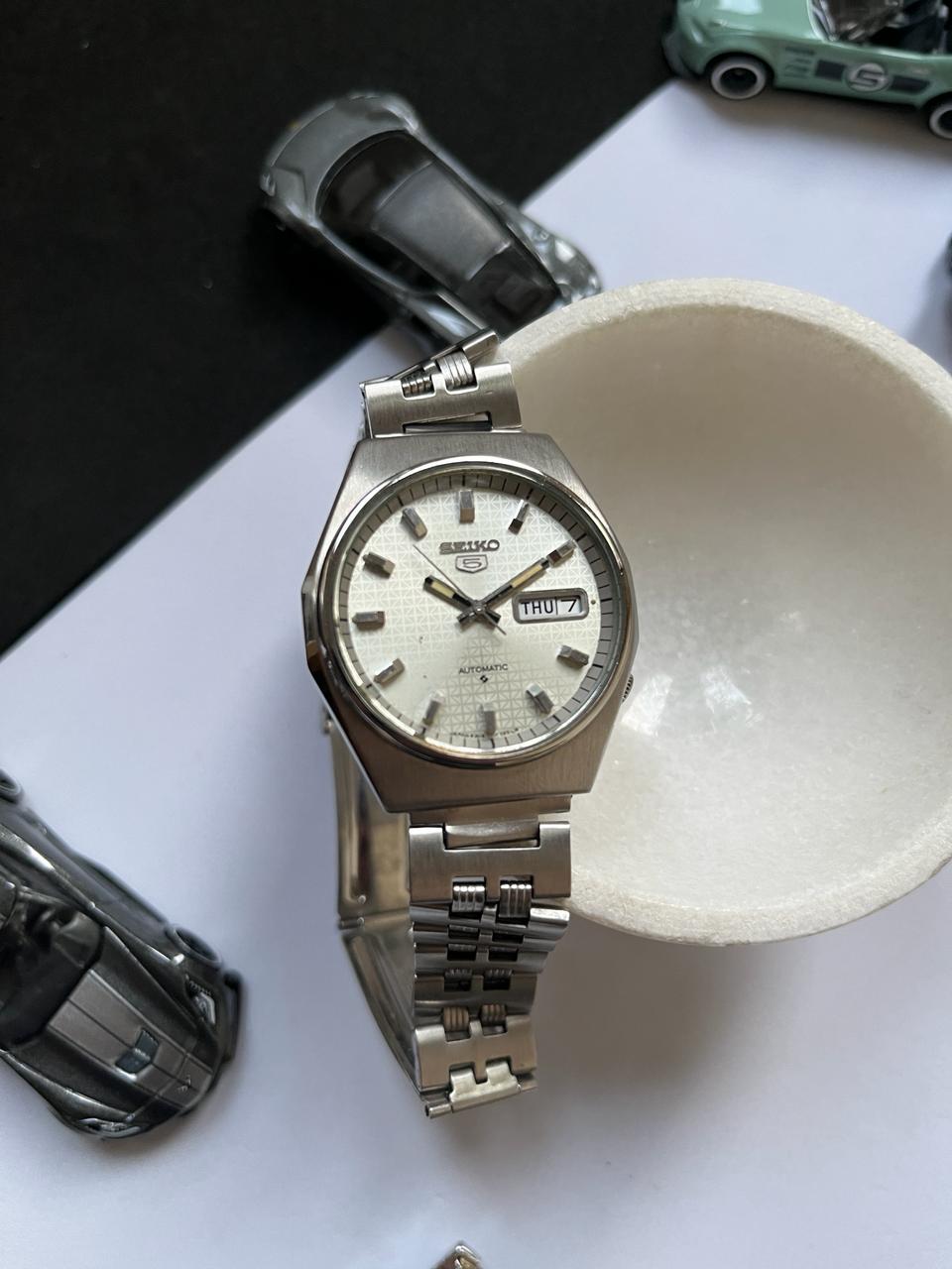 Seiko 5 Patterned Silver Dial (Pre Owned)