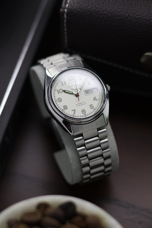 1987 Seiko 5 White Field Dial - Automatic Vintage Watch (Pre Owned)