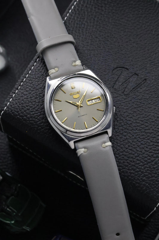 (Super Rare) 1990 Seiko 5 Grey Dial - Automatic Vintage Watch (Pre Owned) - SE525