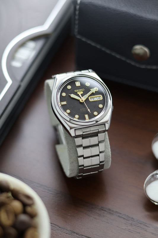 Seiko 5 Black Dial with Glass Back - Automatic Vintage Watch (Pre Owned) - SE344